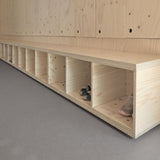 Smrková šatní skříňka s lavičkou