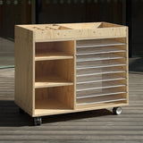 Dětská komoda pro výtvarné potřeby.