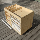 Dětská komoda pro výtvarné potřeby.