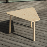 Smrkový dětský stůl Trojúhelník.