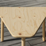 Smrkový dětský stůl Trojúhelník.