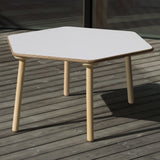 Smrkový dětský jídelní stolek.