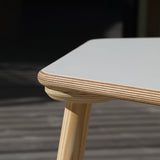 Smrkový dětský jídelní stolek.