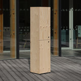 Smrková dvojitá šatní skříňka.