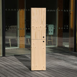 Smrková dvojitá šatní skříňka.