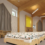 Smrková dětská stohovací postýlka.