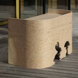 Smrkový dětský psací stolek.