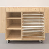 Dětská komoda pro výtvarné potřeby.