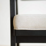 Černá dubová jídelní židle s čalouněným sedákem Wien.