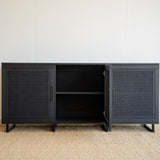 Černá dubová komoda s ratanem Donau.