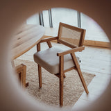 Dubová jídelní židle s čalouněným sedákem Wien.