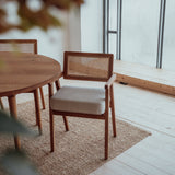 Dubová jídelní židle s čalouněným sedákem Wien.