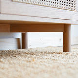 Dubová komoda s ratanem Dobling.