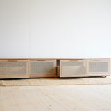 Dubový TV stolek Hernals.