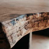 Dubový monolitický stůl Dunk.