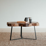 Ořechový konferenční stolek Nuss.