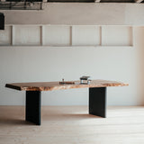 Dubový monolitický stůl Dunk.