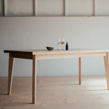 Jídelní stůl Manier.