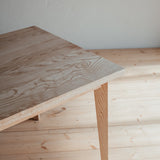 Jídelní stůl Manier.