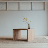 Dubový konferenční stolek Kubus.