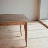 Jídelní stůl Manier.