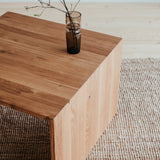 Dubový konferenční stolek Kubus.