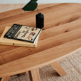 Oválný dubový stůl Ritter.