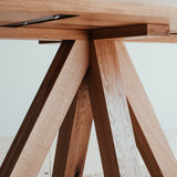 Oválný dubový stůl Ritter.