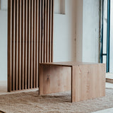 Dubový konferenční stolek Kubus.