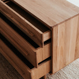 Dubová komoda Ritual.