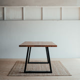 Dubový jídelní stůl Formig Metall.