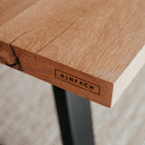 Dubový jídelní stůl Formig Metall.