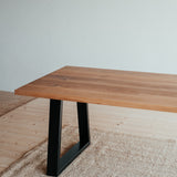 Dubový jídelní stůl Formig Metall.