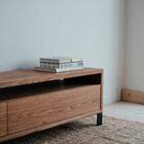 Dubový TV stolek Verloren.