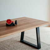 Dubový jídelní stůl Formig Metall.