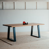 Dubový jídelní stůl Formig Metall.