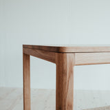 Dubový jídelní stůl Basis.