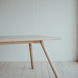 Jídelní stůl Adam.