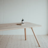 Jídelní stůl Adam.