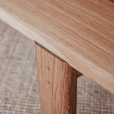 Dubový konferenční stolek Ritual.