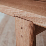 Dubový konferenční stolek Ritual.